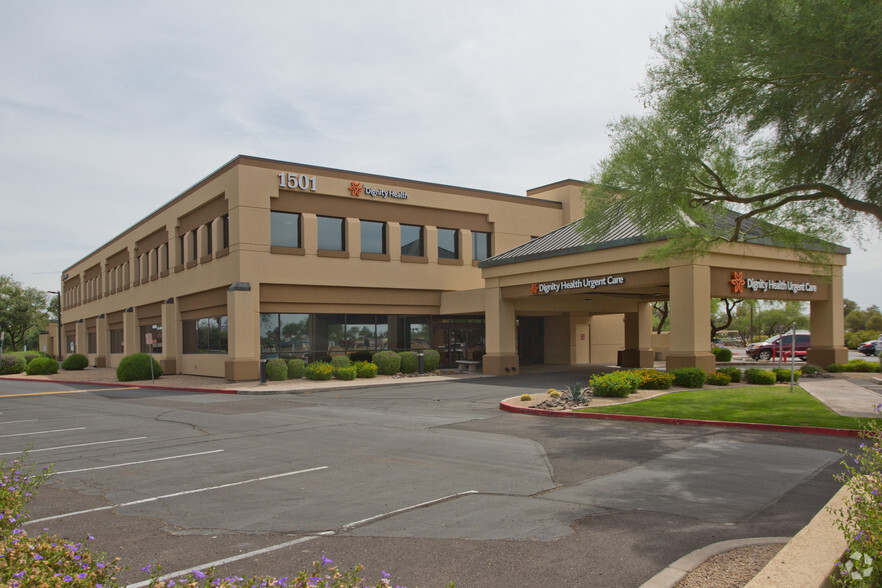 1501 N Gilbert Rd, Gilbert, AZ for lease - Primary Photo - Image 1 of 13