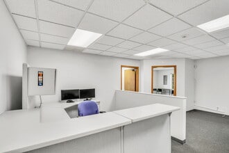 5455 W Grand Ave, Gurnee, IL for lease Interior Photo- Image 2 of 13