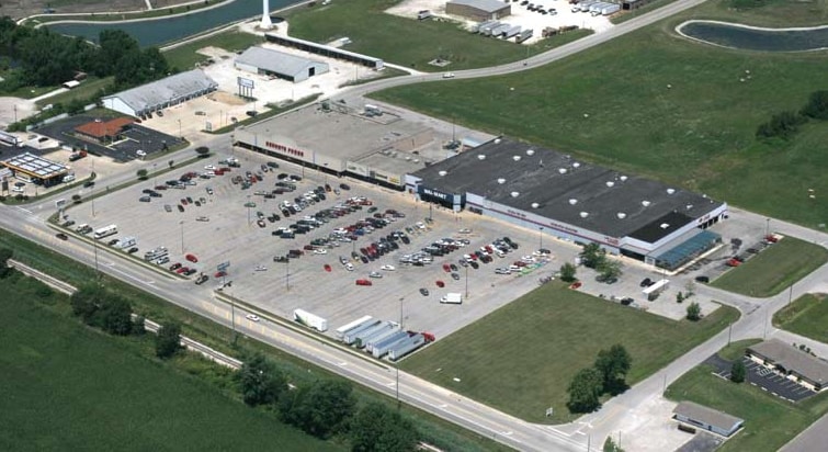 1152-1200 E Walnut St, Watseka, IL for lease - Building Photo - Image 2 of 8