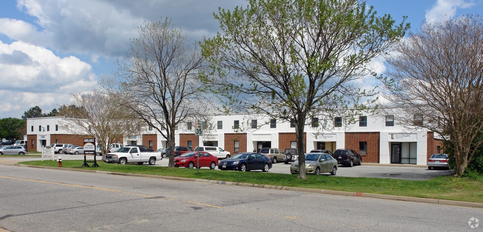 596 Central Dr, Virginia Beach, VA for sale - Building Photo - Image 1 of 2