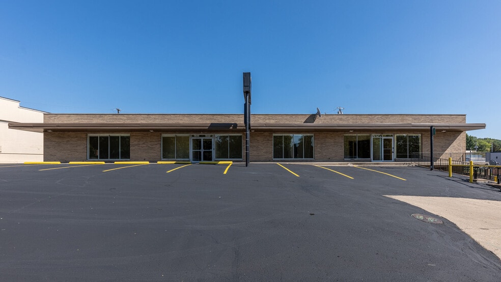 3040-3050 S Kettering Blvd, Moraine, OH for sale - Building Photo - Image 2 of 28