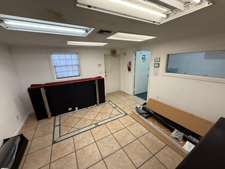 7700 W 24th Ave, Hialeah, FL for lease - Building Photo - Image 2 of 9