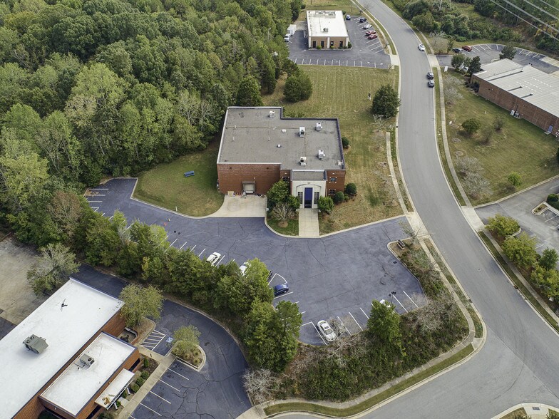 8101 Tower Point Dr, Charlotte, NC for lease - 8101 Tower Point Dr-27 - Image 1 of 18