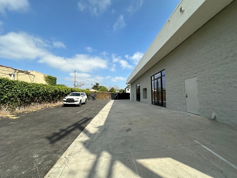 2025 Blake Ave, Los Angeles, CA for lease - Building Photo - Image 2 of 5