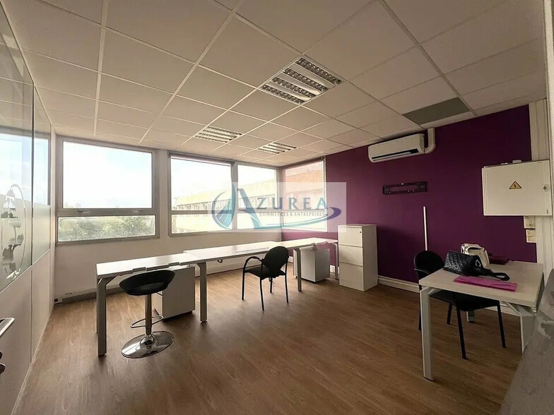 Office in Valbonne for lease - Interior Photo - Image 3 of 3