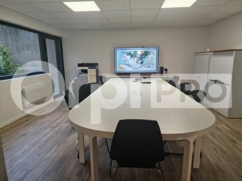 Office in Saint-Pierre-des-Corps for lease - Interior Photo - Image 3 of 4