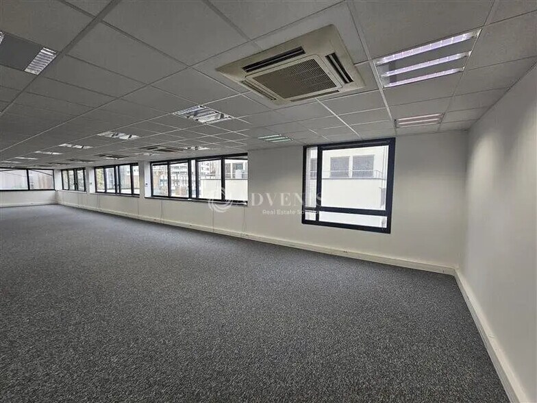 Office in Bagnolet for lease - Interior Photo - Image 2 of 7