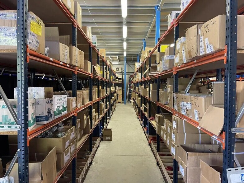 Flex in Montpellier for lease - Interior Photo - Image 3 of 9