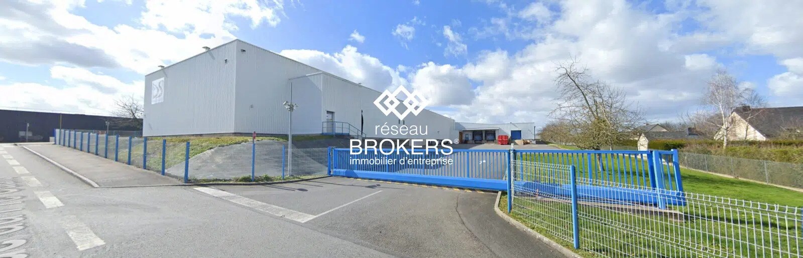 Flex in Domloup for lease Building Photo- Image 1 of 4