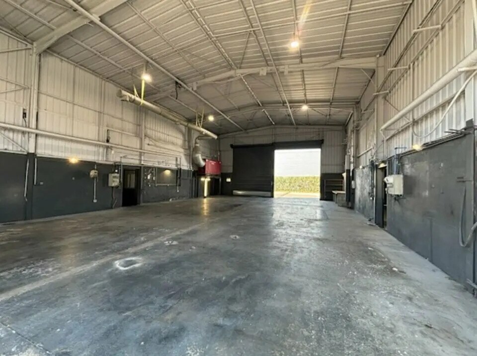 Flex in Nîmes for lease Interior Photo- Image 1 of 5