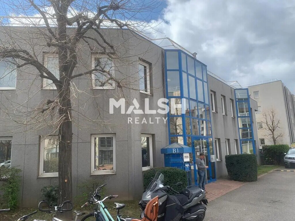 Location Bureaux 154 m² - Photo 1