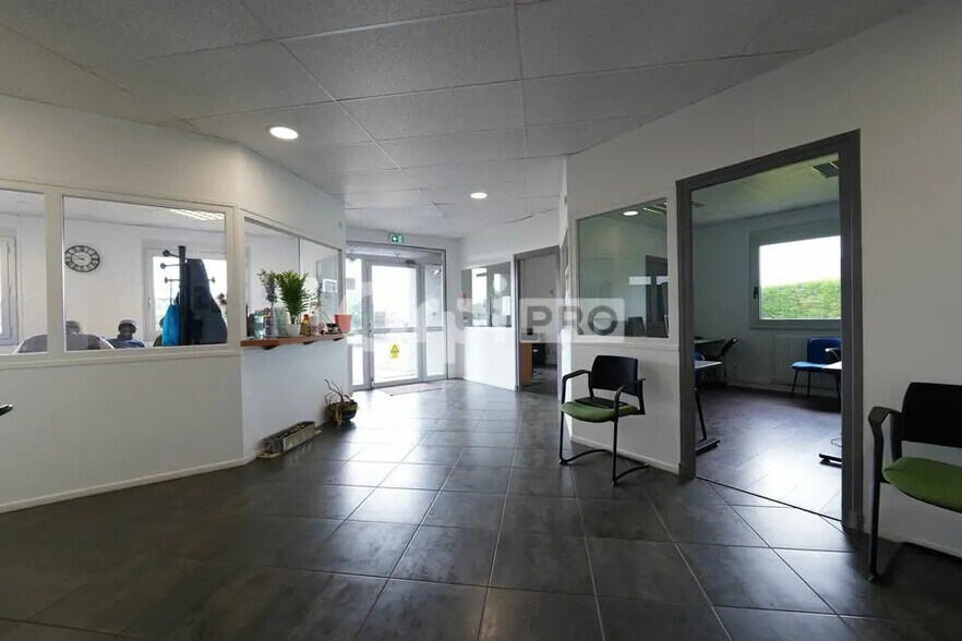 Office in Rillieux-la-Pape for lease - Interior Photo - Image 1 of 12