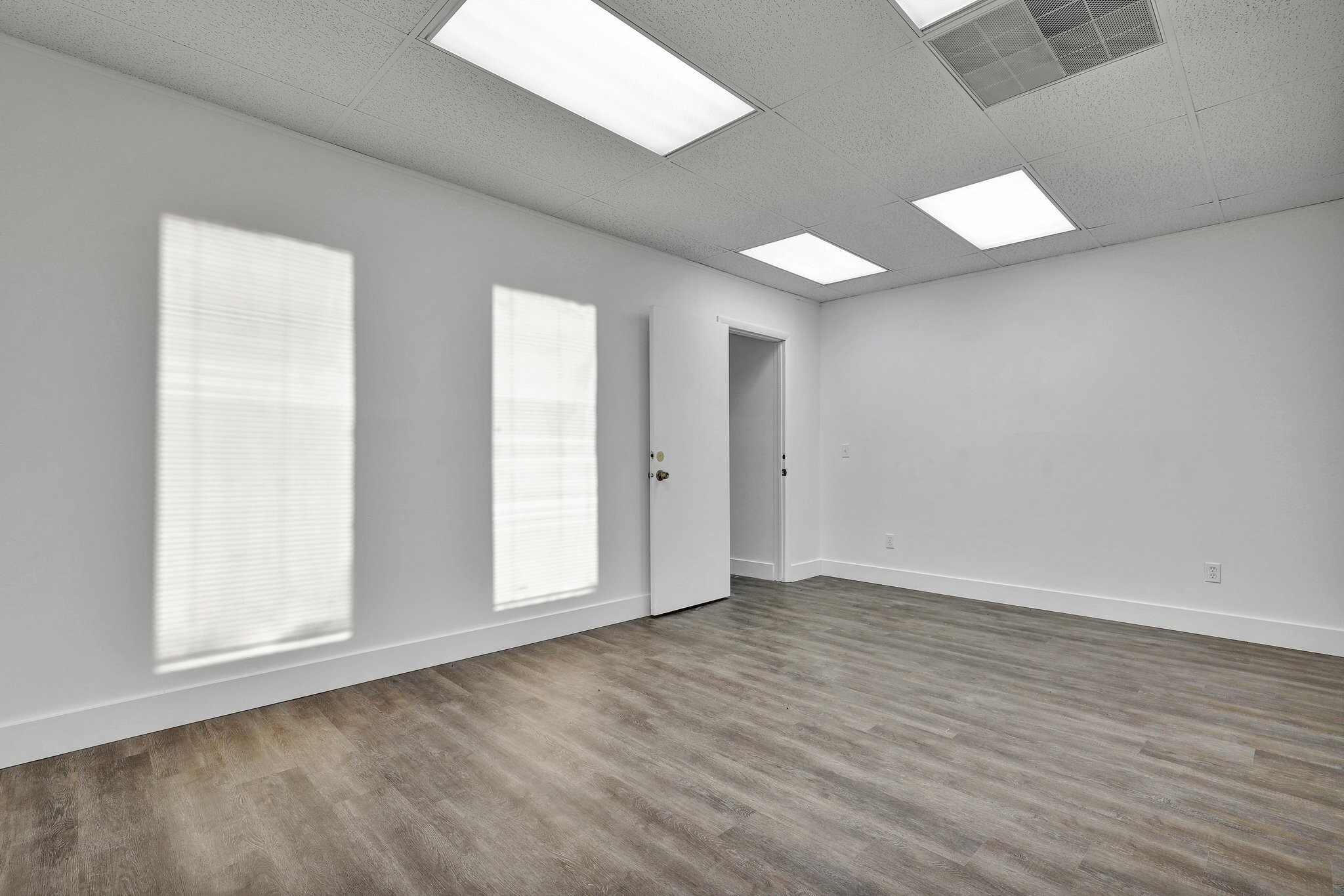 3721 W Michigan Ave, Lansing, MI for lease Interior Photo- Image 1 of 6