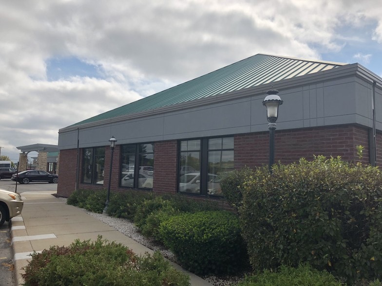 2347-2359 Silvernail Rd, Pewaukee, WI for sale - Building Photo - Image 3 of 3