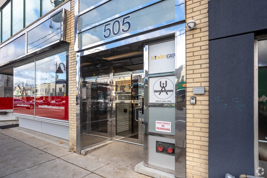 501-505 Eglinton Ave W, Toronto, ON for lease - Building Photo - Image 3 of 8