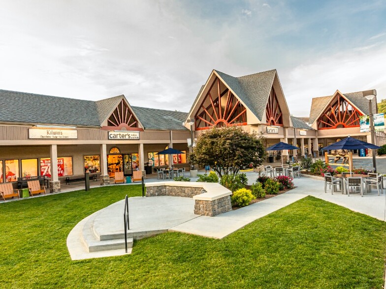 278 Shoppes on the Parkway Rd, Blowing Rock, NC for lease - Building Photo - Image 1 of 7