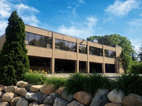 74 E Long Lake Rd, Bloomfield Hills, MI for sale Primary Photo- Image 1 of 1