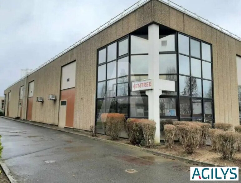 Flex in Coignières for lease - Building Photo - Image 3 of 5
