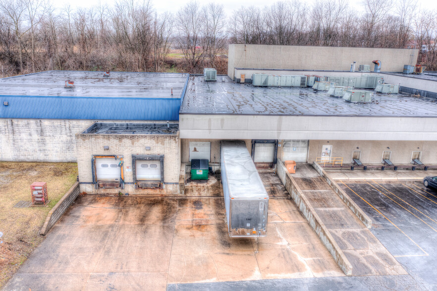 7085 Mentor Ave, Willoughby, OH for lease - Building Photo - Image 3 of 9