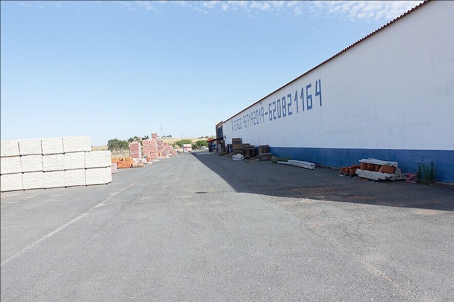 Industrial in Torrejoncillo for sale - Building Photo - Image 2 of 8