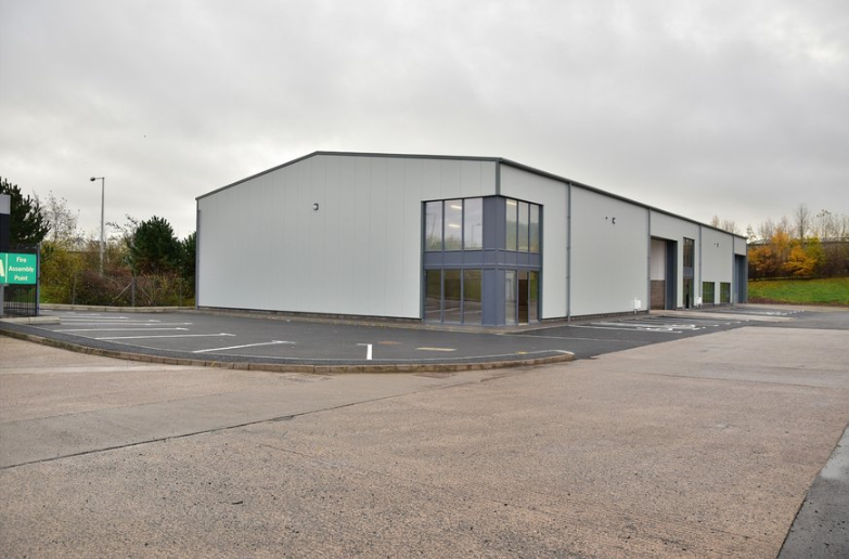 1 Sloefield Dr, Carrickfergus for lease - Primary Photo - Image 1 of 3