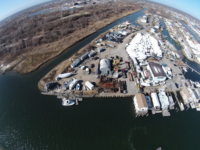 3506 Bay Ct, Seaford, NY for sale - Primary Photo - Image 1 of 1