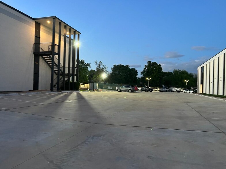 7135 Office City Dr, Houston, TX for lease - Building Photo - Image 2 of 13