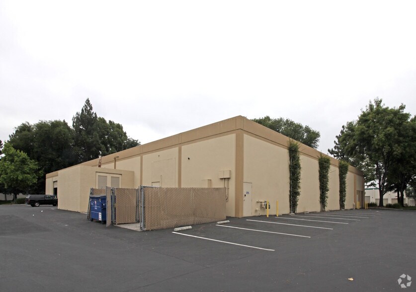 550-560 Charcot Ave, San Jose, CA for lease - Building Photo - Image 2 of 4