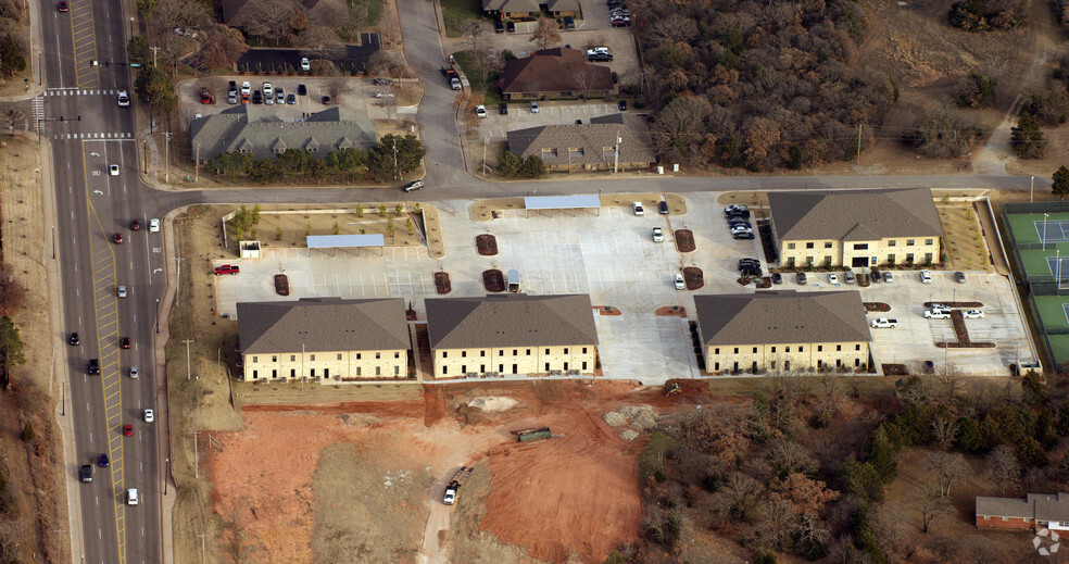 225 Lilac Dr, Edmond, OK for lease - Aerial - Image 3 of 20