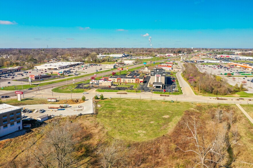 1 Golf Rd, Alton, IL for sale - Building Photo - Image 3 of 8