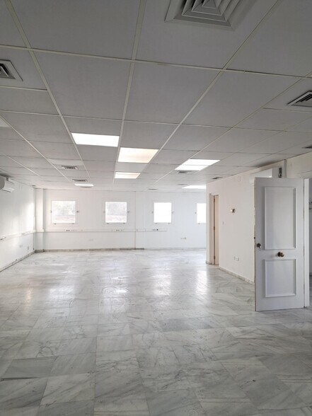 Office in SEVILLA for lease - Building Photo - Image 2 of 11