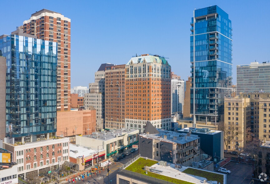 1150 N State St, Chicago, IL for lease - Building Photo - Image 2 of 5