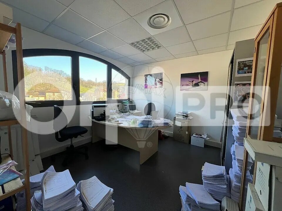 Office in Légny for lease Interior Photo- Image 1 of 3