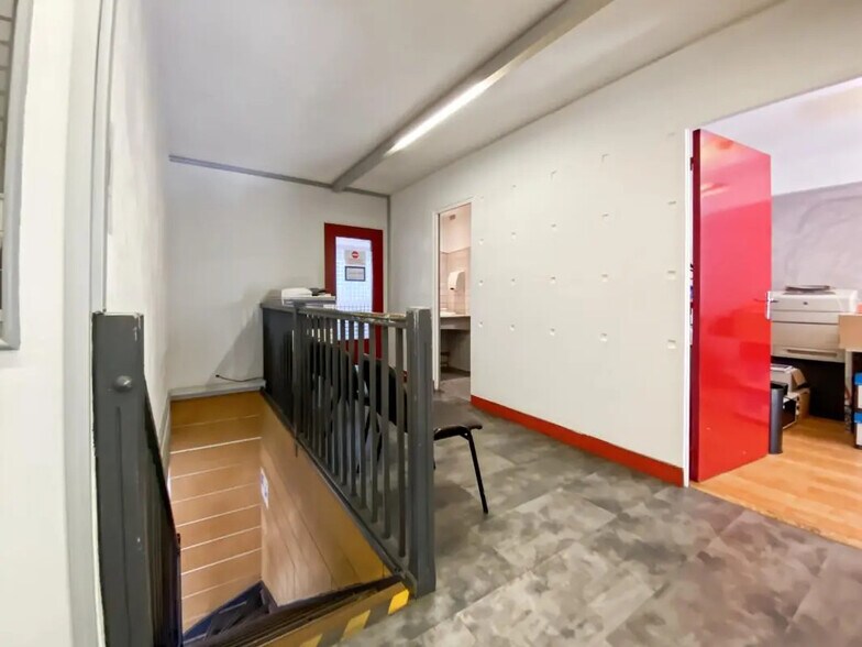 Retail in Paris for lease - Building Photo - Image 2 of 9