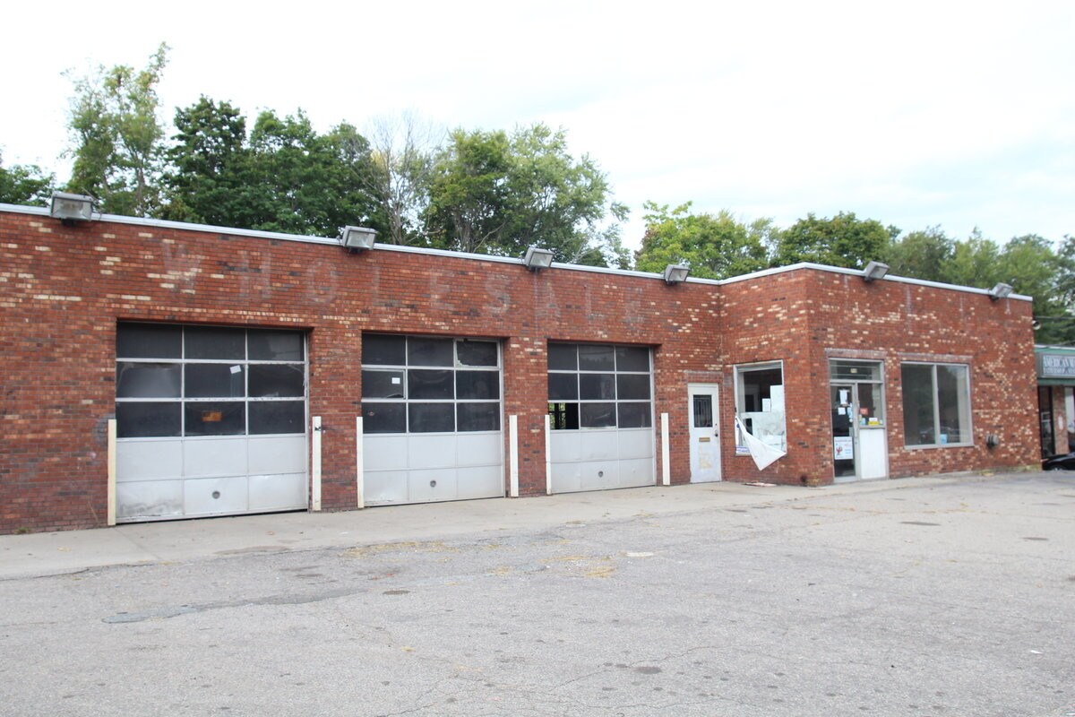 715 Warwick Ave, Warwick, RI, 02888 Auto Dealership