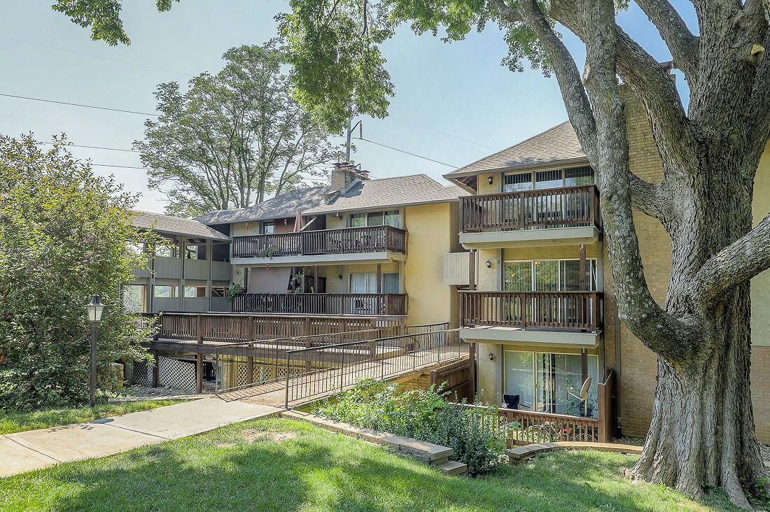 9400 W 81st St, Overland Park, KS for sale Primary Photo- Image 1 of 1