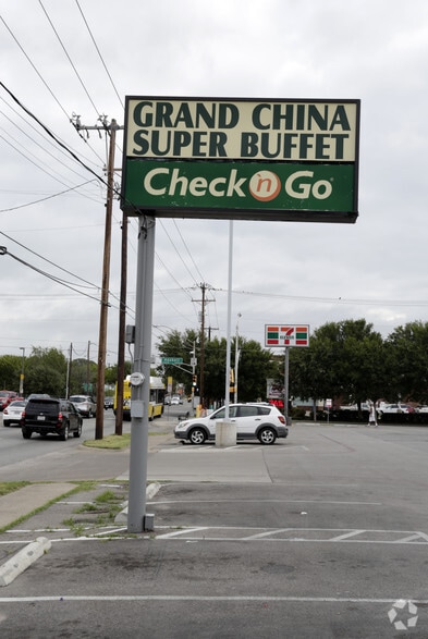 4000 Ross Ave, Dallas, TX for lease - Building Photo - Image 3 of 4