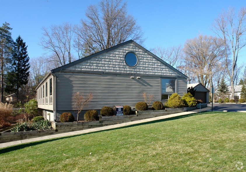 4589 Kenny Rd, Columbus, OH for lease - Building Photo - Image 3 of 9