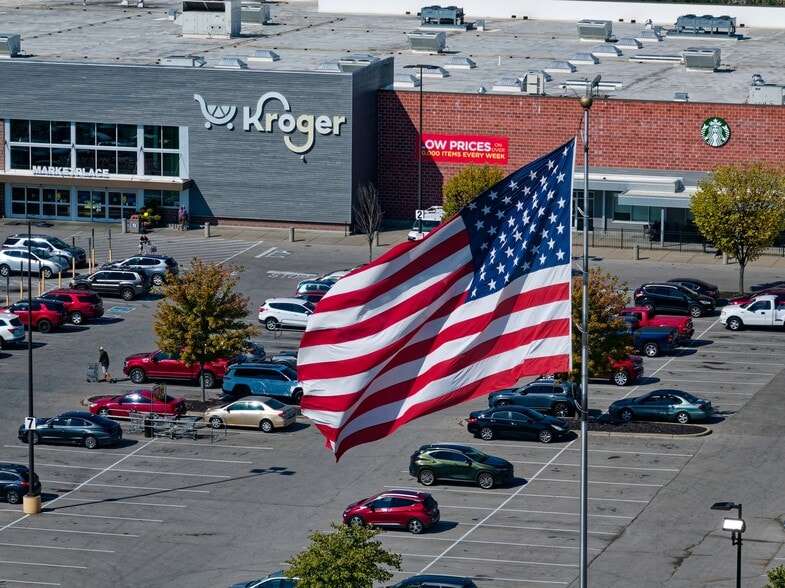 3549 E 10th St, Jeffersonville, IN for lease - Building Photo - Image 2 of 5