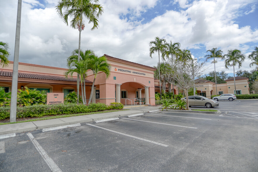 1835 N Corporate Lakes Blvd, Weston, FL for sale - Building Photo - Image 1 of 31