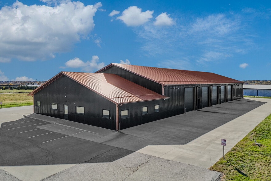 33083 Ute Ave, Waukee, IA for lease - Building Photo - Image 1 of 83