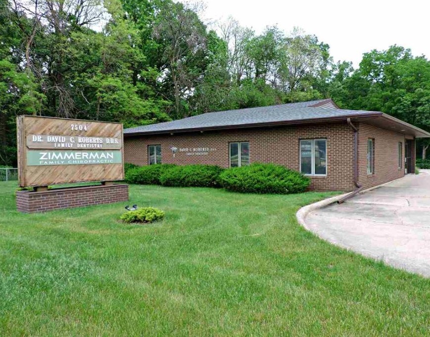 7504-1/2 University Ave, Cedar Falls, IA for sale Primary Photo- Image 1 of 1