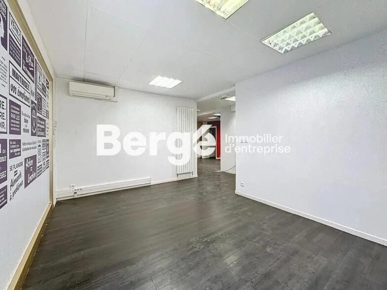 Retail in Antibes for sale - Interior Photo - Image 3 of 9