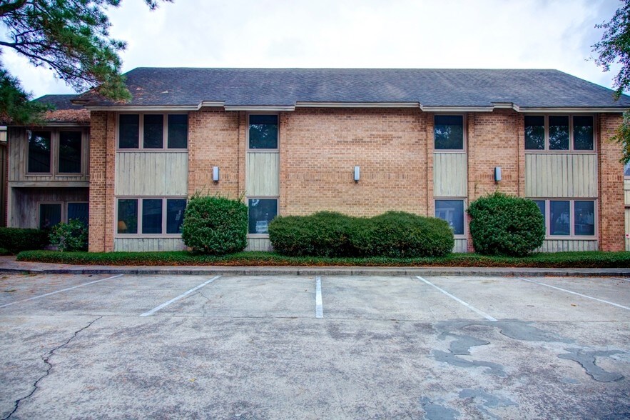 910 E 70th St, Savannah, GA for sale - Primary Photo - Image 1 of 1