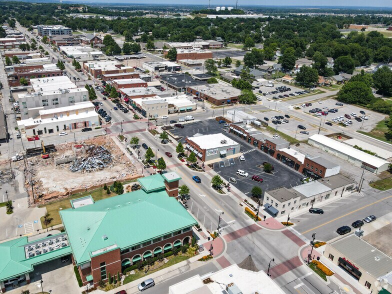 Main Street Square portfolio of 2 properties for sale on LoopNet.com - Aerial - Image 3 of 11