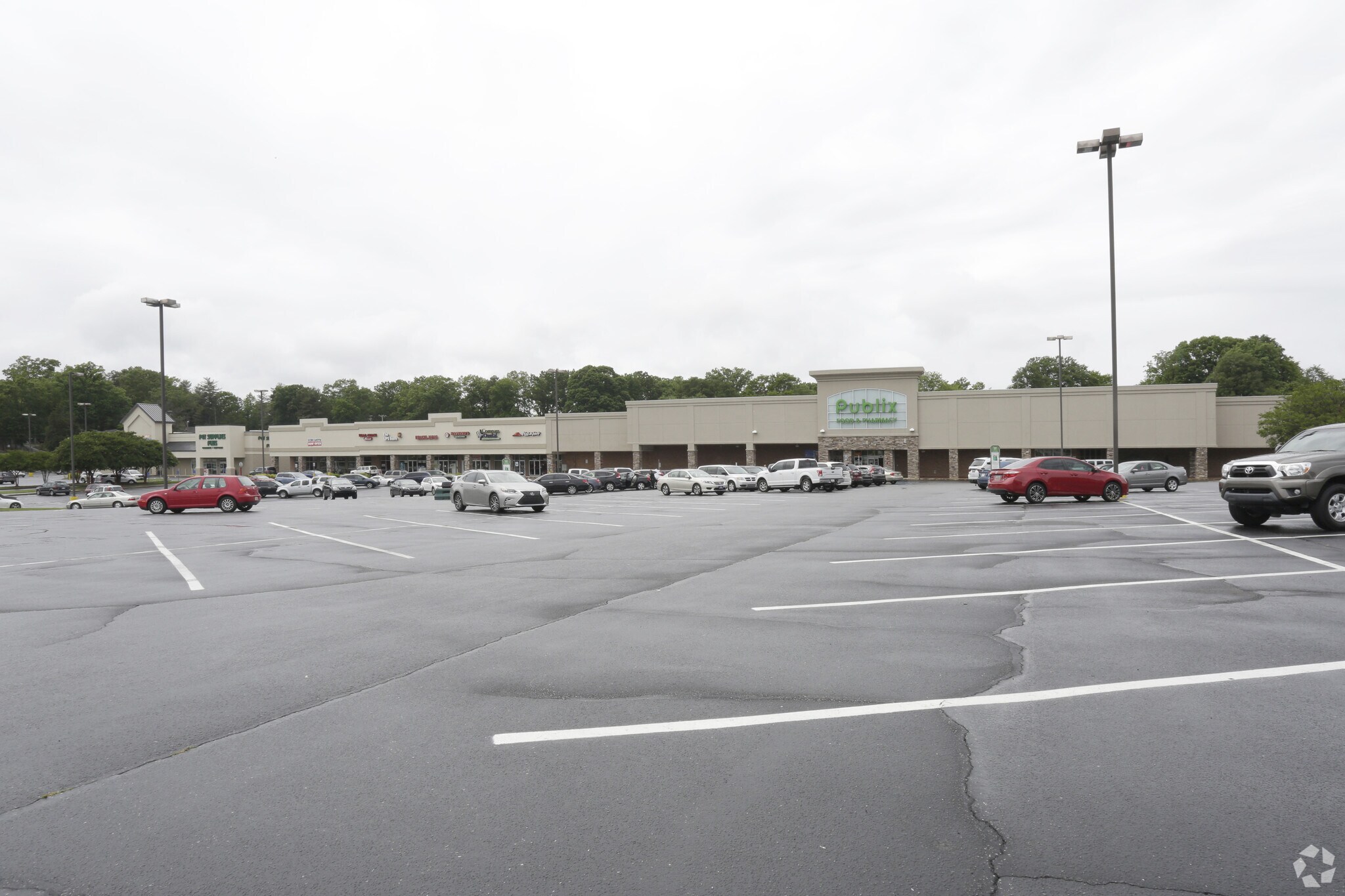 2801 Wade Hampton Blvd, Taylors, SC for lease Primary Photo- Image 1 of 6