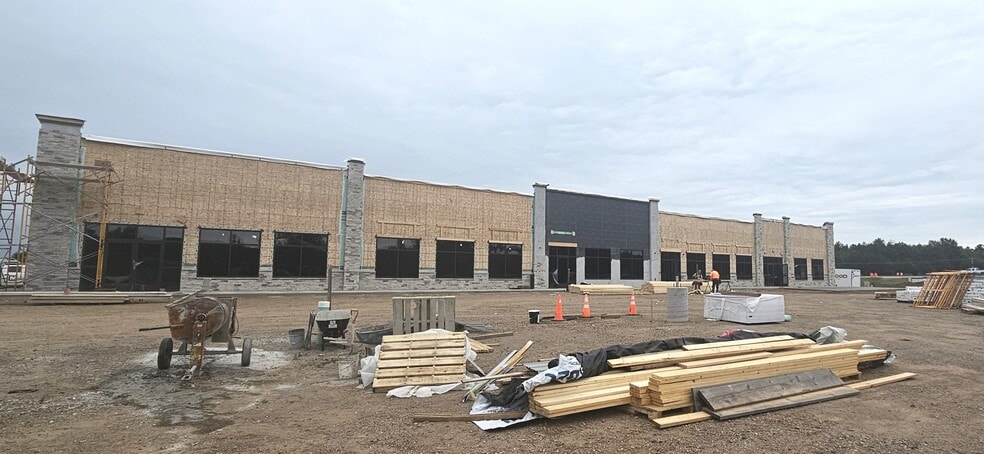 Commercial Blvd, Chippewa Falls, WI for lease - Building Photo - Image 3 of 9