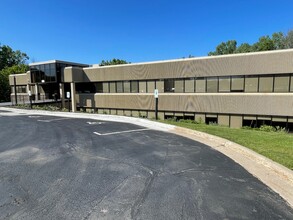 1150 Springhurst Dr, Green Bay, WI for lease Building Photo- Image 1 of 28