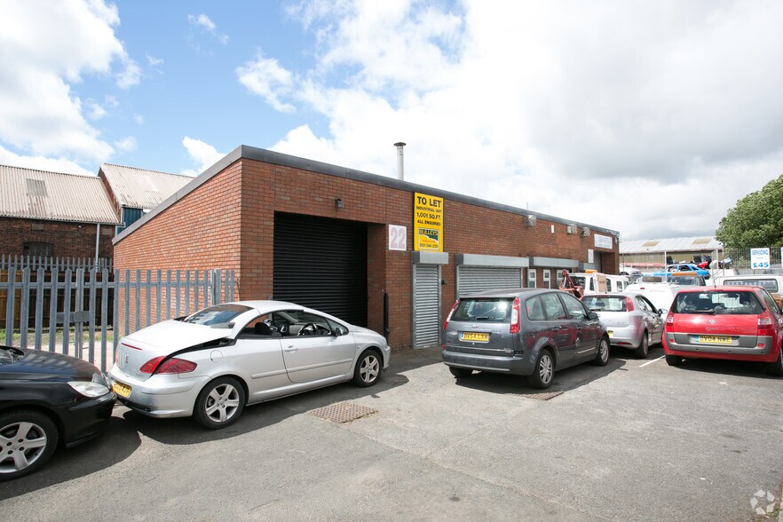 Fens Pool Ave, Brierley Hill, DY5 1QA