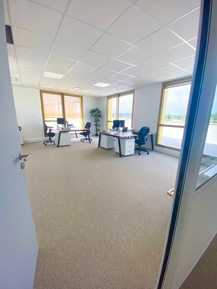 16 Chemin Du Tronchon, Dardilly for lease - Building Photo - Image 2 of 32